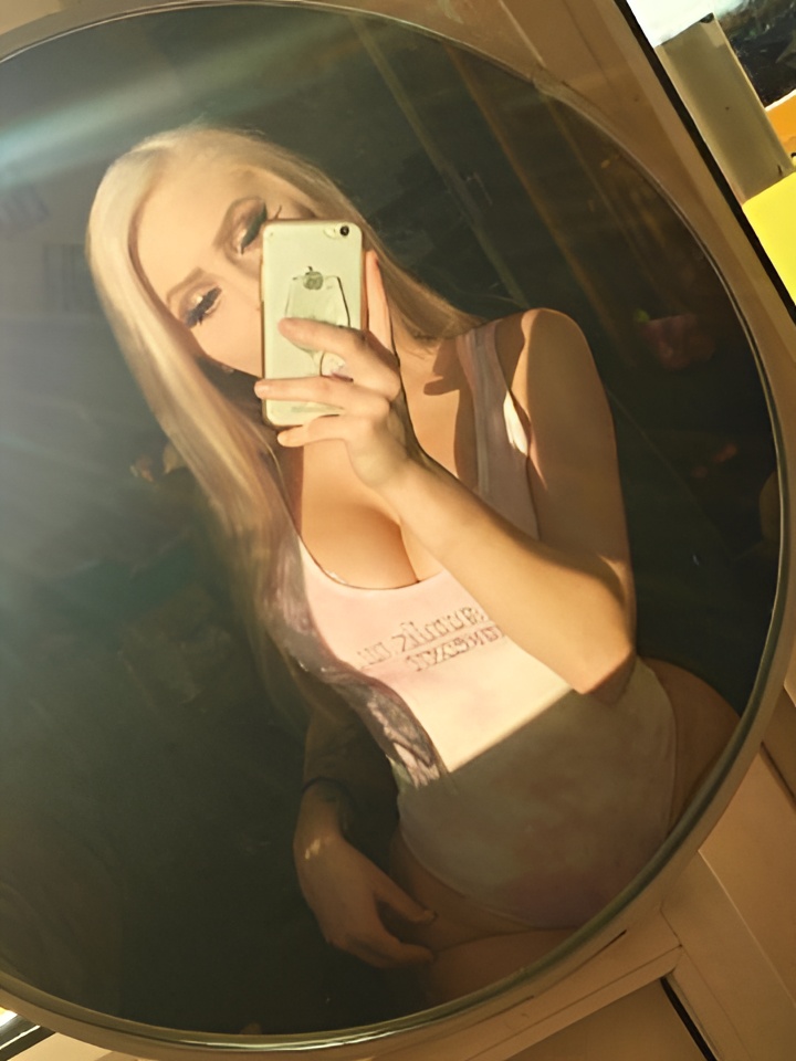 Анечка привлекальеная девушка из Могоча цена от 4000 руб