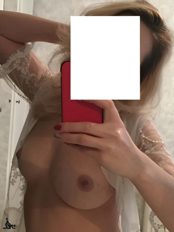 Софа привлекальеная девушка из Могоча цена от 5000 руб