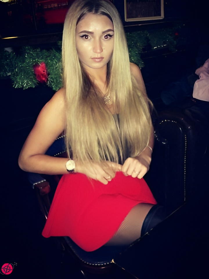 Юлия привлекальеная девушка из Могоча цена от 2500 руб