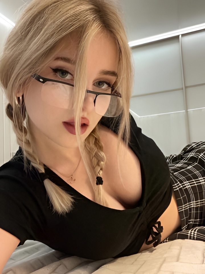 Индивидуалка Флора, доступна для личного знакомства от 2000 руб