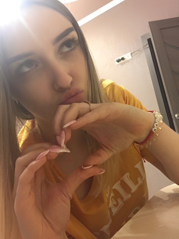 Анечка привлекательная девушка из Могоча цена от 1500 руб