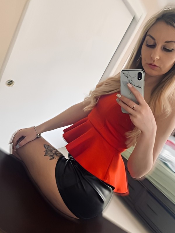 Василиса привлекательная девушка из Могоча цена от 1500 руб